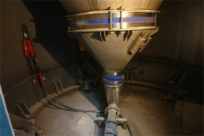 bin activator, bin activators,silo discharge system,silo bin activators,rotoflow,vibration conic